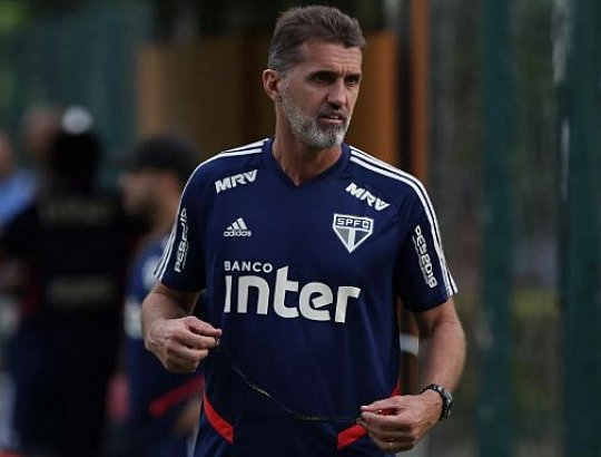 Afastado do São Paulo por indisciplina, Jean detona Vagner Mancini