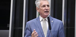 “Bolsofarra do INSS” nasceu com Temer, engordou com Bolsonaro e acabou com Lula, diz Rogério Correia