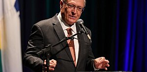 Evitar sanções comerciais é prioridade na agenda de Lula com Trump, diz Alckmin