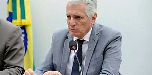 Máscara de Zema cai: Rogério Correia denuncia fraude bilionária, trabalho escravo e abuso contra aposentados