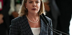 "Daqui a pouco vão defender trabalho escravo", dispara Gleisi contra editoriais de Globo e Estadão