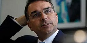 PT vai ao TSE contra família Bolsonaro por "fake news" que associa partido ao crime organizado