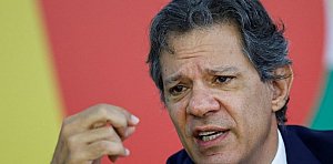 Haddad apelida Flávio de &rsquo;Bolsonarinho&rsquo; e diz que reeleição de Lula é "imperativo para o futuro"