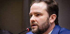 “Vai sair”: Durigan confirma renegociação de dívidas com garantia do Tesouro após feriado