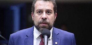 “Queremos que acabe já”: Boulos dispara contra escala 6x1 e rejeita enrolação de 5 anos