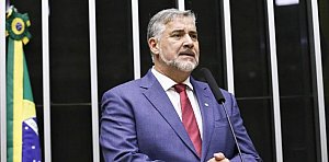 Pimenta responsabiliza Bolsonaro pela criação do esquema do INSS