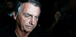 Moraes autoriza visita de conselheiro de Trump a Bolsonaro, mas proíbe privilégios de data