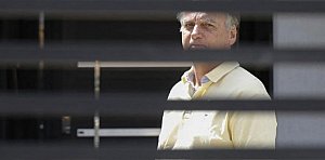 Moraes libera exame médico de Bolsonaro na prisão, mas mantém rédea curta sobre pedidos da defesa