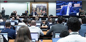 Vitória do povo: CCJ aprova PEC que acaba com a escala 6x1 apesar do choro bolsonarista