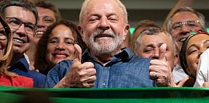 Lula celebra o "dia de ouro" da economia com recorde da bolsa e queda livre do dólar