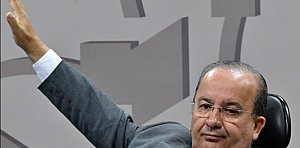 Ataque à educação: nova lei em SC autoriza pais a vetarem aulas dos filhos