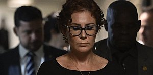 Carla Zambelli oficializa renúncia ao mandato de deputada federal