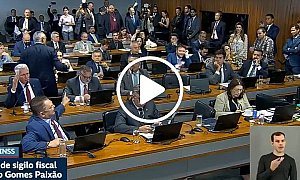 Bolsonaristas perdem o controle e batem boca em CPMI do INSS