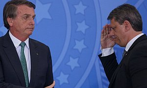Racha entre Tarcísio de Freitas e clã Bolsonaro ameaça planos da direita em SP