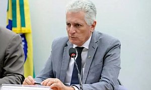 Máscara de Zema cai: Rogério Correia denuncia fraude bilionária, trabalho escravo e abuso contra aposentados