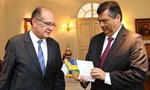 Manobra de aliados de Bolsonaro para atacar o Judiciário fracassa e é detonada por Dino e Gilmar