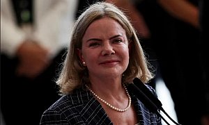 Justiça do DF condena por fake news usuária do Facebook que atacou Gleisi