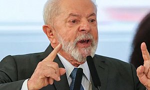 Lula critica Bolsonaro e o descreve como um “cachorro louco” que representa risco se solto