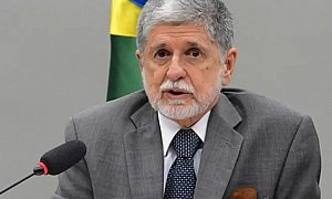 "Trump pensará duas vezes antes de ir contra o Brasil", afirma Celso Amorim após reunião