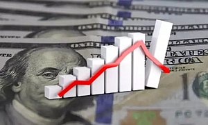 Dólar despenca para R$ 4,91 e registra menor valor em mais de dois anos
