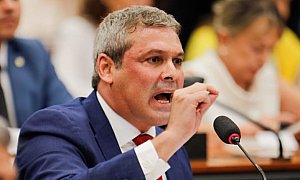 Lindbergh denuncia projeto de Flávio Bolsonaro voltado a banqueiros e elite