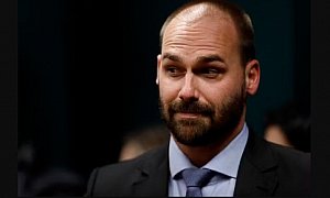 Prisão domiciliar de Bolsonaro será transformada em comitê político segundo Eduardo