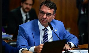 Flávio Bolsonaro fica sem apoio de governadores aliados em meio a cerco jurídico