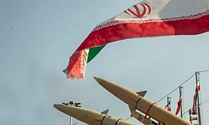 Irã ameaça EUA com resposta brutal a ataque terrestre sob olhos de potências reunidas no Paquistão