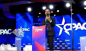 Alexandre de Moraes dá 24 horas para Bolsonaro explicar ataques de Eduardo nos EUA