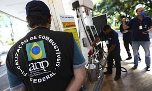 Receita Federal intensifica fiscalização e divulga lista de postos com preços irregulares