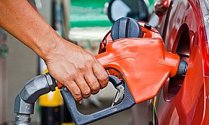 Lula assina MP para barrar aumento abusivo da gasolina e proteger o povo
