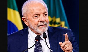 Renda do trabalhador é o motor da nova era industrial, diz Lula