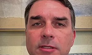 Flávio Bolsonaro se isola, amarga rejeição recorde e vê Tarcísio virar o favorito da direita para 2026