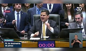 Em derrota para Lula, Congresso aprova lei que diminui penas e pode livrar Bolsonaro da cadeia