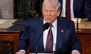 Após tiros em jantar, Trump culpa Irã e jura que não recuará na guerra: "me sinto honrado"