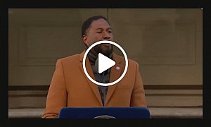 Posse histórica em Nova York destaca união inspirada na resistência ao bolsonarismo