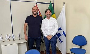 PL articula candidatura de Eduardo Bolsonaro ao Senado enquanto ele foge da justiça