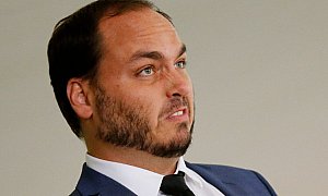 Justiça manda apagar posts que questionam paternidade da filha de Carlos Bolsonaro