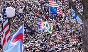Milhões ocupam as ruas dos EUA em gigantescos protestos contra Donald Trump
