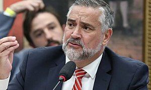 Caiu o relatório golpista da CPMI do INSS e Paulo Pimenta celebra: “A verdade prevaleceu”