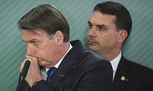 Bomba na CPMI do INSS: relatório paralelo pede indiciamento de Bolsonaro, Flávio e mais de 200 pessoas