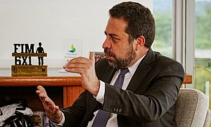 Guilherme Boulos recebe caminhoneiros no Palácio do Planalto para discutir crise do petróleo
