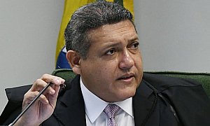 Em reviravolta no TSE, Nunes Marques defende sistema eleitoral e isola extrema direita