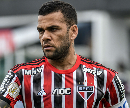 "Desafios são para os valentes", diz Dani Alves após novo ...