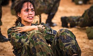 Brasil avança para incluir mulheres em papéis de combate nas Forças Armadas