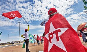 Internautas festejam  resultado de pesquisa que aponta o PT como o partido  mais querido do Brasil