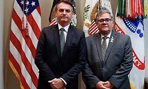 Ex-médico de Bolsonaro é  investigado por ser "funcionário fantasma"  na Apex, nomeado por Bolsonaro