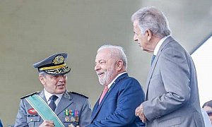 Comandante do Exército afirma compromisso com a democracia em evento com Lula