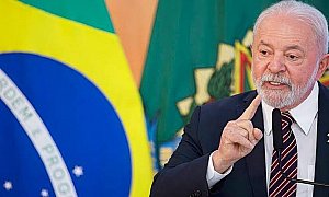 Lula afirma que economia em 2024 crescerá mais do que previsões de jornalistas econômicos