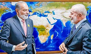 Lula recebe promessa de R$ 40 bilhões de Carlos Slim para expansão tecnológica